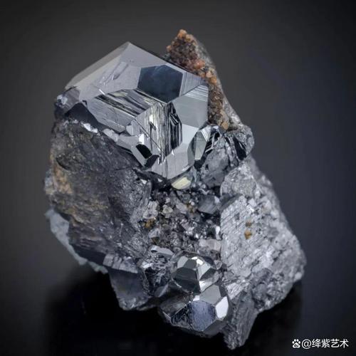 罕见的黄金矿石原矿,竟然这么美,难怪让人痴迷